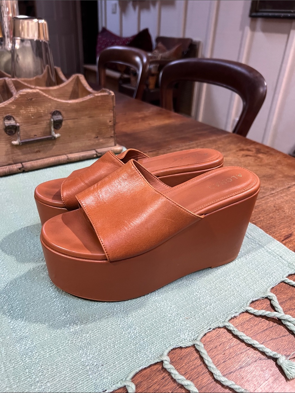 ALOHAS Chunk Leather Platforms